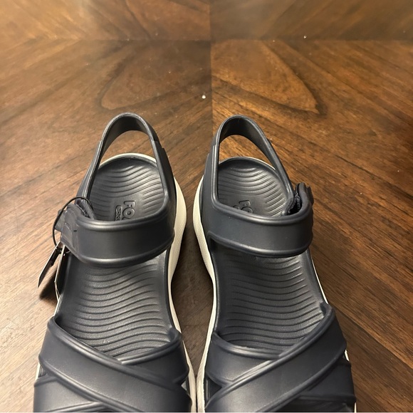 New Skechers Women's Foamies Massage Fit-Heartfelt Water Shoe, Navy/White, 6 - Picture 4 of 10